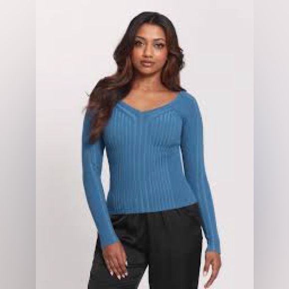 Guess Women's Blue V-Neck Sweater - Picture 1 of 2